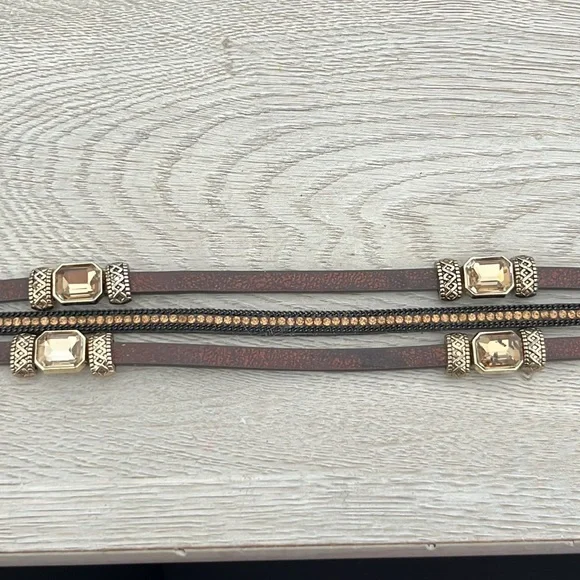 Faux Leather Magnetic Choker Necklace - Picture 4 of 6